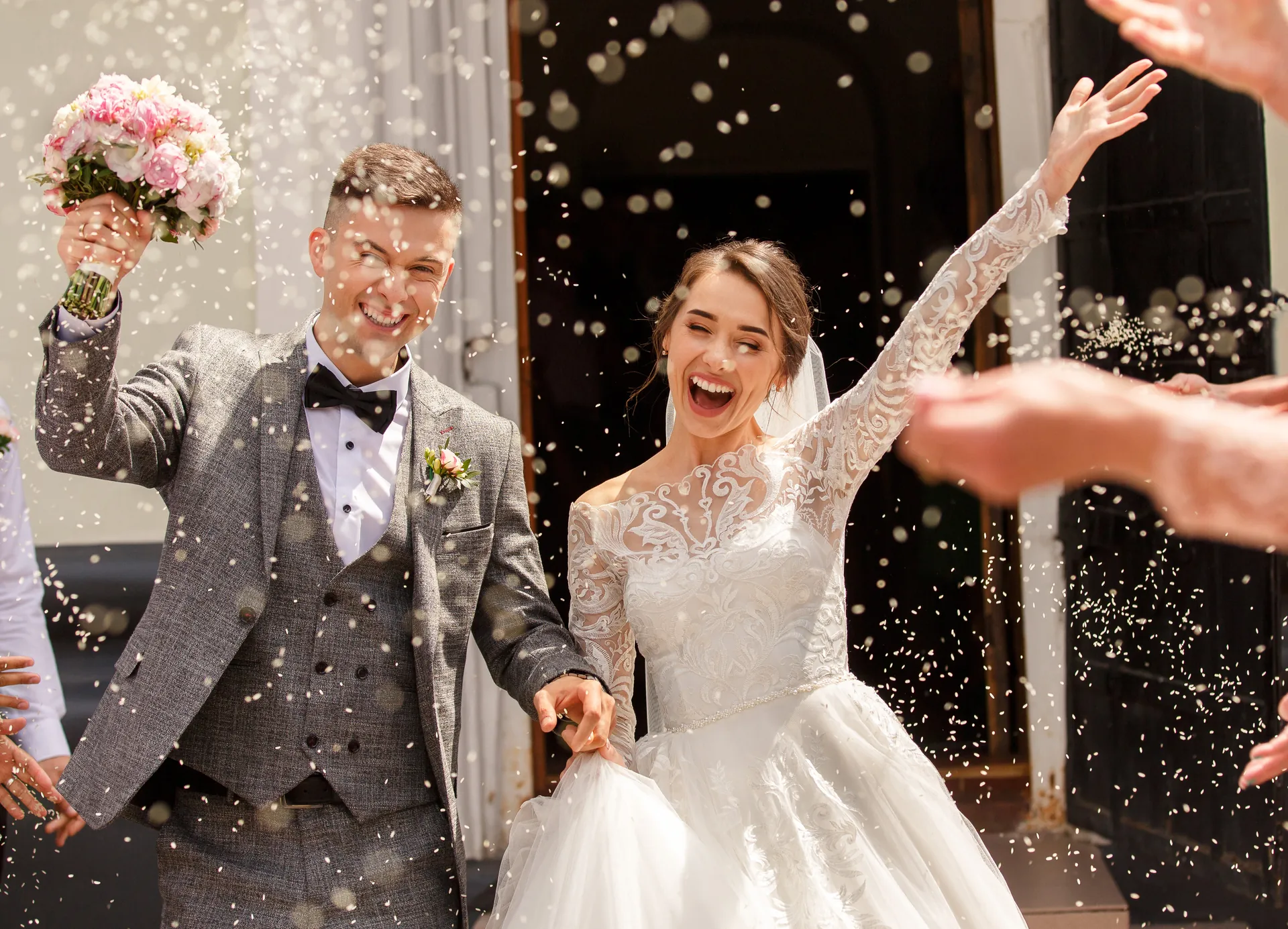 Happy couple married online with E-Residence